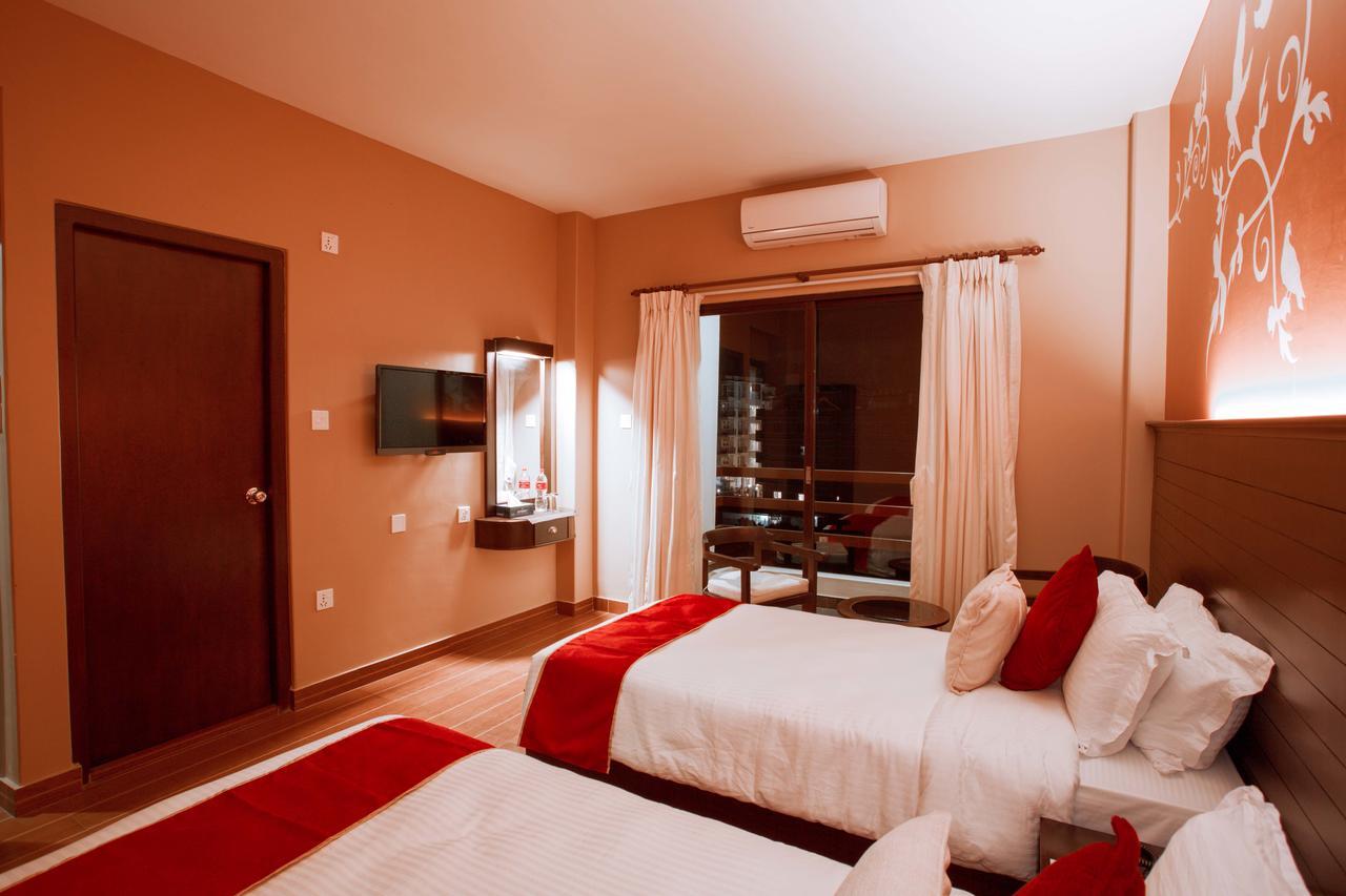 Hotel City Park Pokhara Extérieur photo