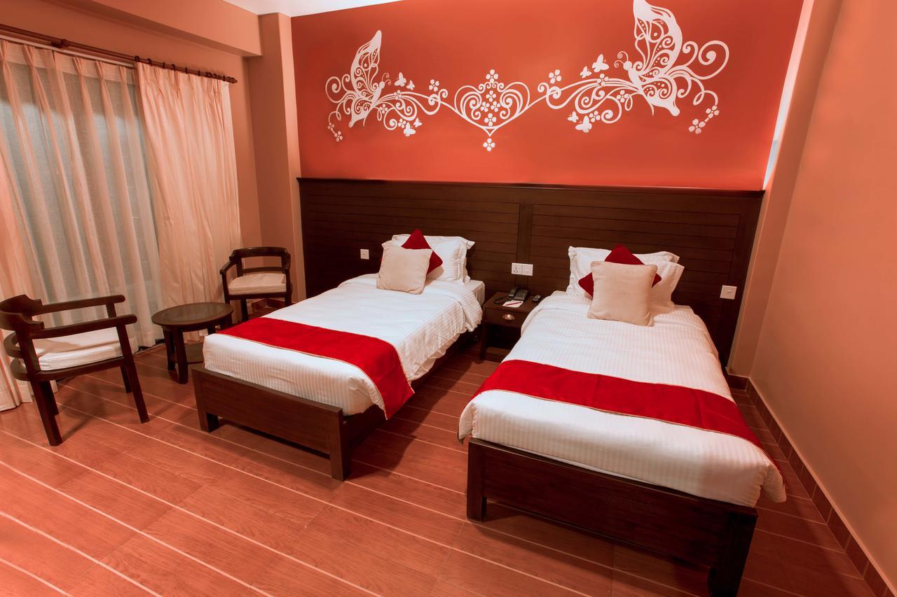 Hotel City Park Pokhara Extérieur photo