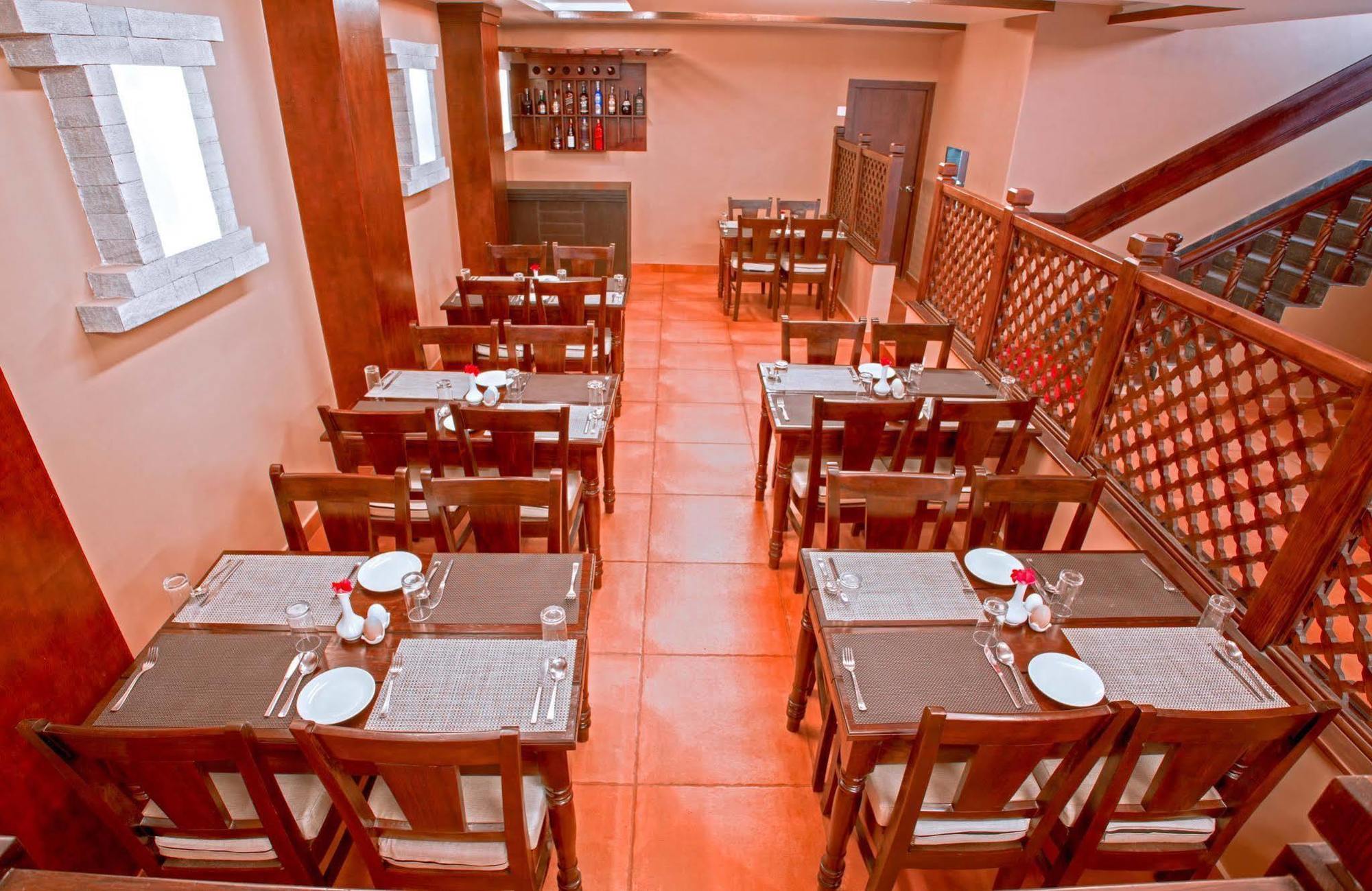Hotel City Park Pokhara Extérieur photo